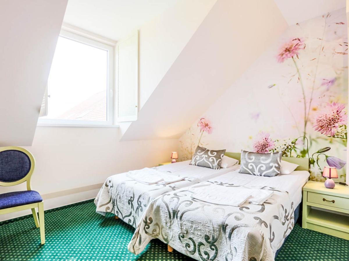 Hotel Magiczny Zakatek Raszowa ภายนอก รูปภาพ